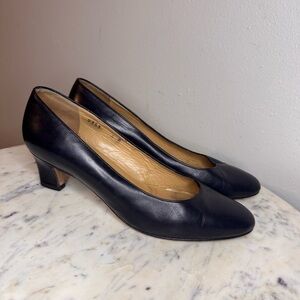 Brooks Brothers Pumps Size 6 M navy blue Leather shoes heels